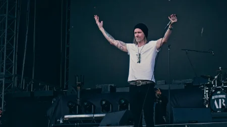 02-Alter Bridge-0916